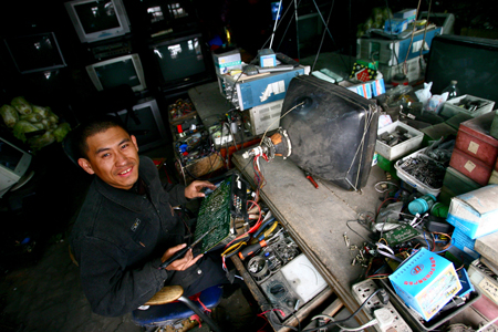 家电维修师傅的爱心传承 残疾青年迎来就业新希望